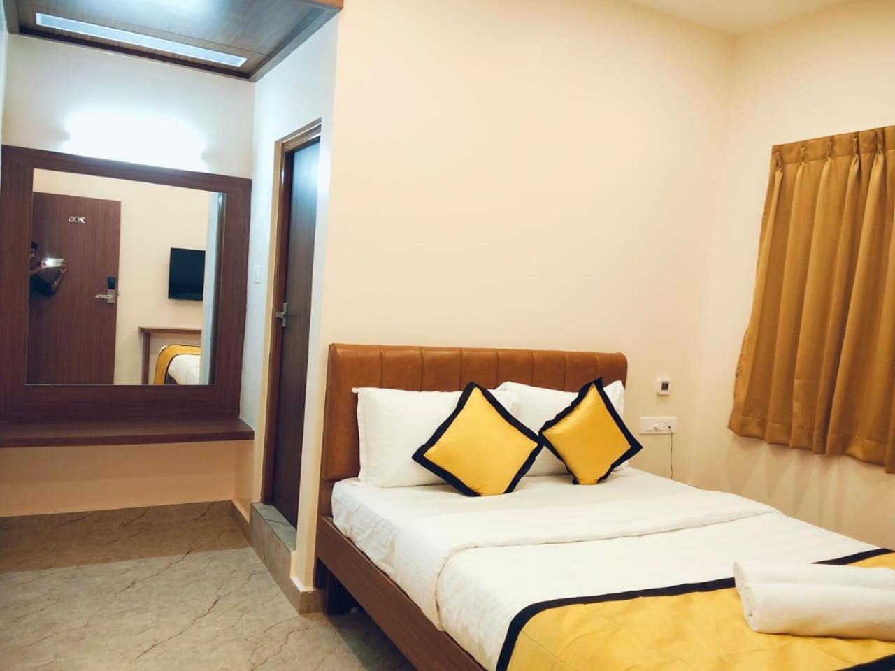 Uj Pallazzio - Business Class Luxury Hotel Tiruvannāmalai Екстериор снимка
