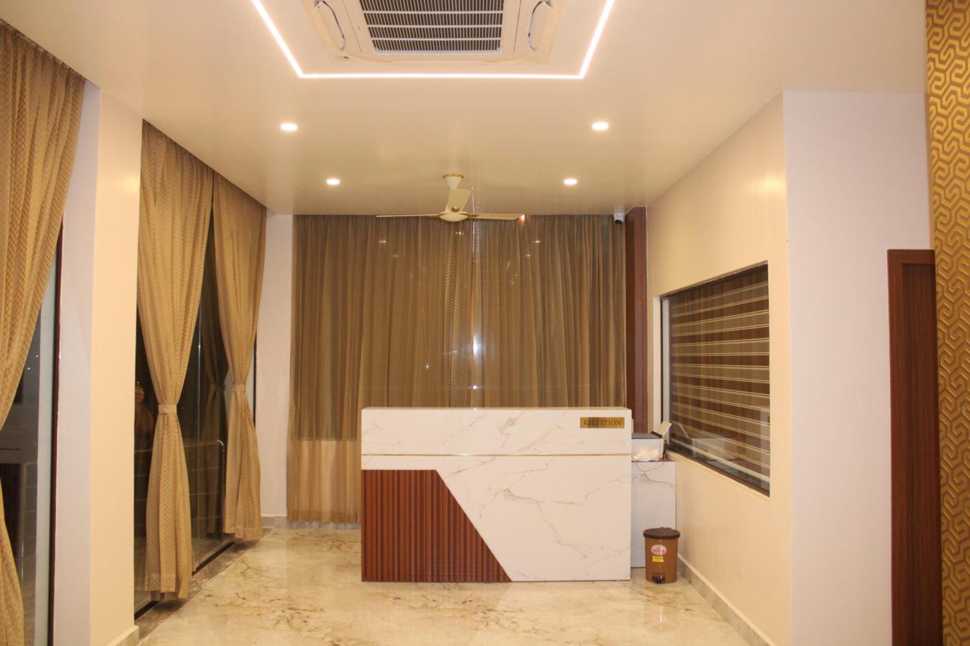 Uj Pallazzio - Business Class Luxury Hotel Tiruvannāmalai Екстериор снимка