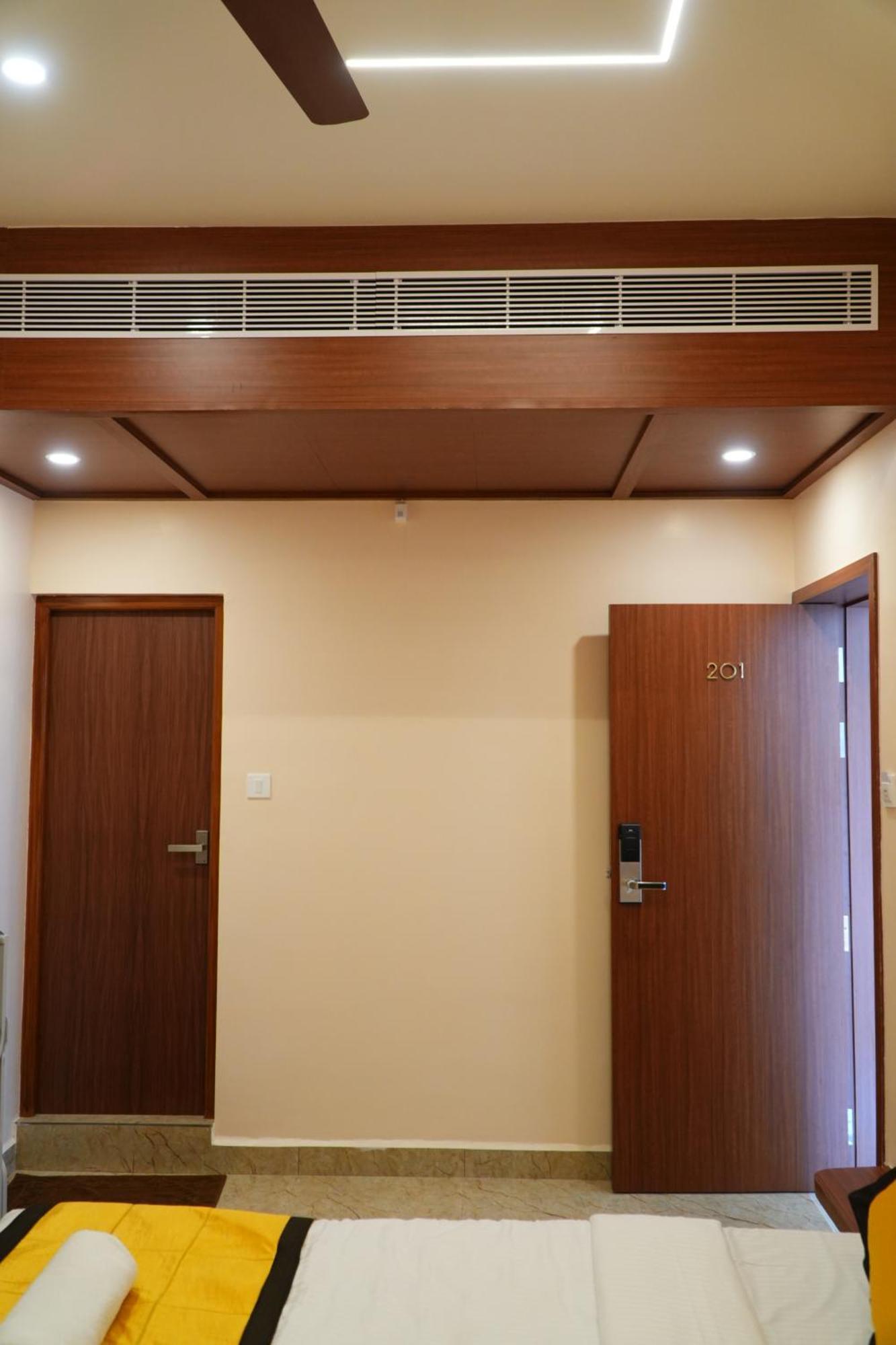 Uj Pallazzio - Business Class Luxury Hotel Tiruvannāmalai Екстериор снимка