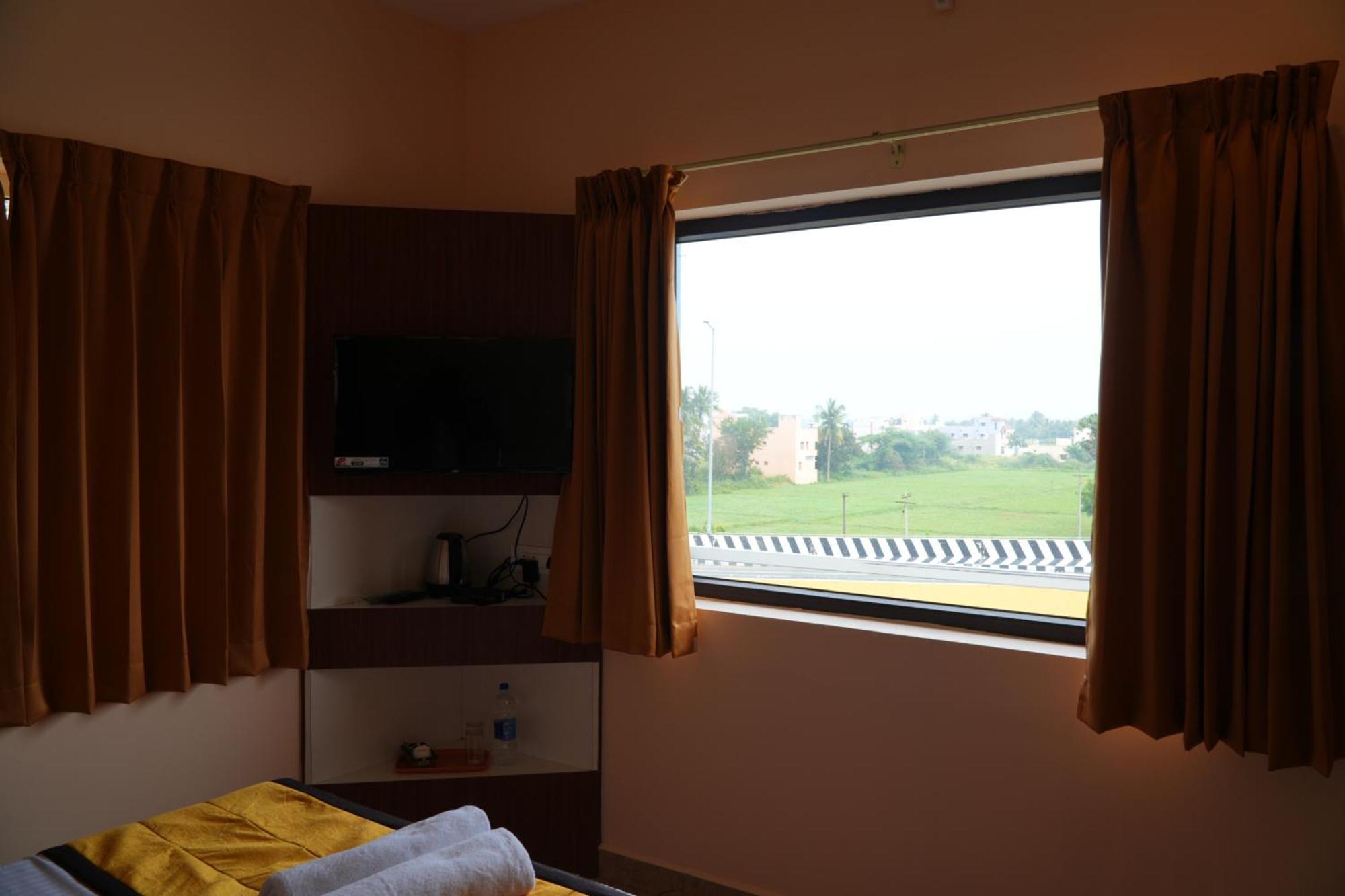 Uj Pallazzio - Business Class Luxury Hotel Tiruvannāmalai Екстериор снимка