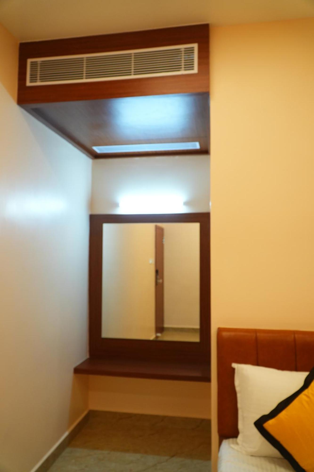 Uj Pallazzio - Business Class Luxury Hotel Tiruvannāmalai Екстериор снимка