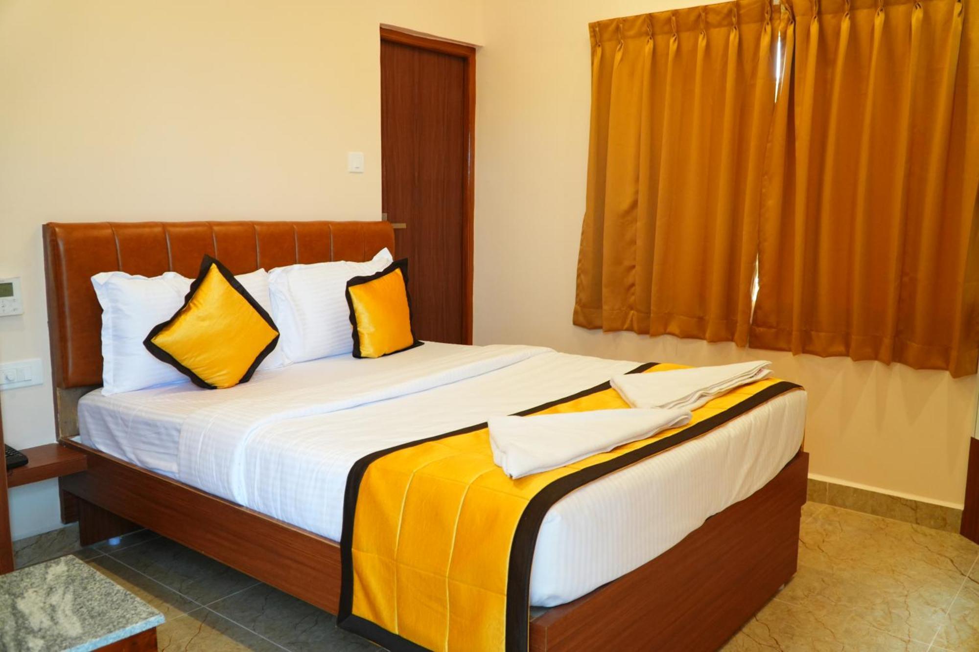 Uj Pallazzio - Business Class Luxury Hotel Tiruvannāmalai Екстериор снимка