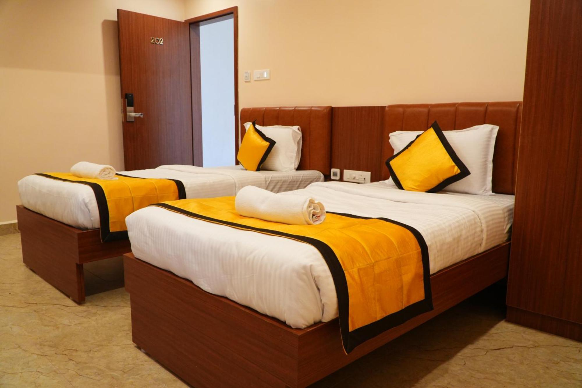 Uj Pallazzio - Business Class Luxury Hotel Tiruvannāmalai Екстериор снимка
